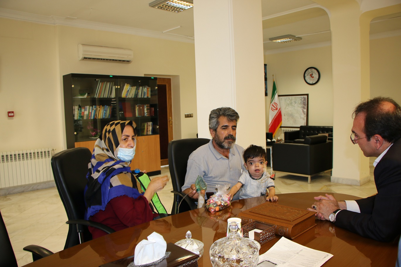 موج مهربانی خیرین برای استمرار دم و بازدم کودک نیازمند کهریزکی/ با مشارکت خیرین یک دستگاه اکسیژن‌ساز به کودک معلول ۲ ساله اهدا شد