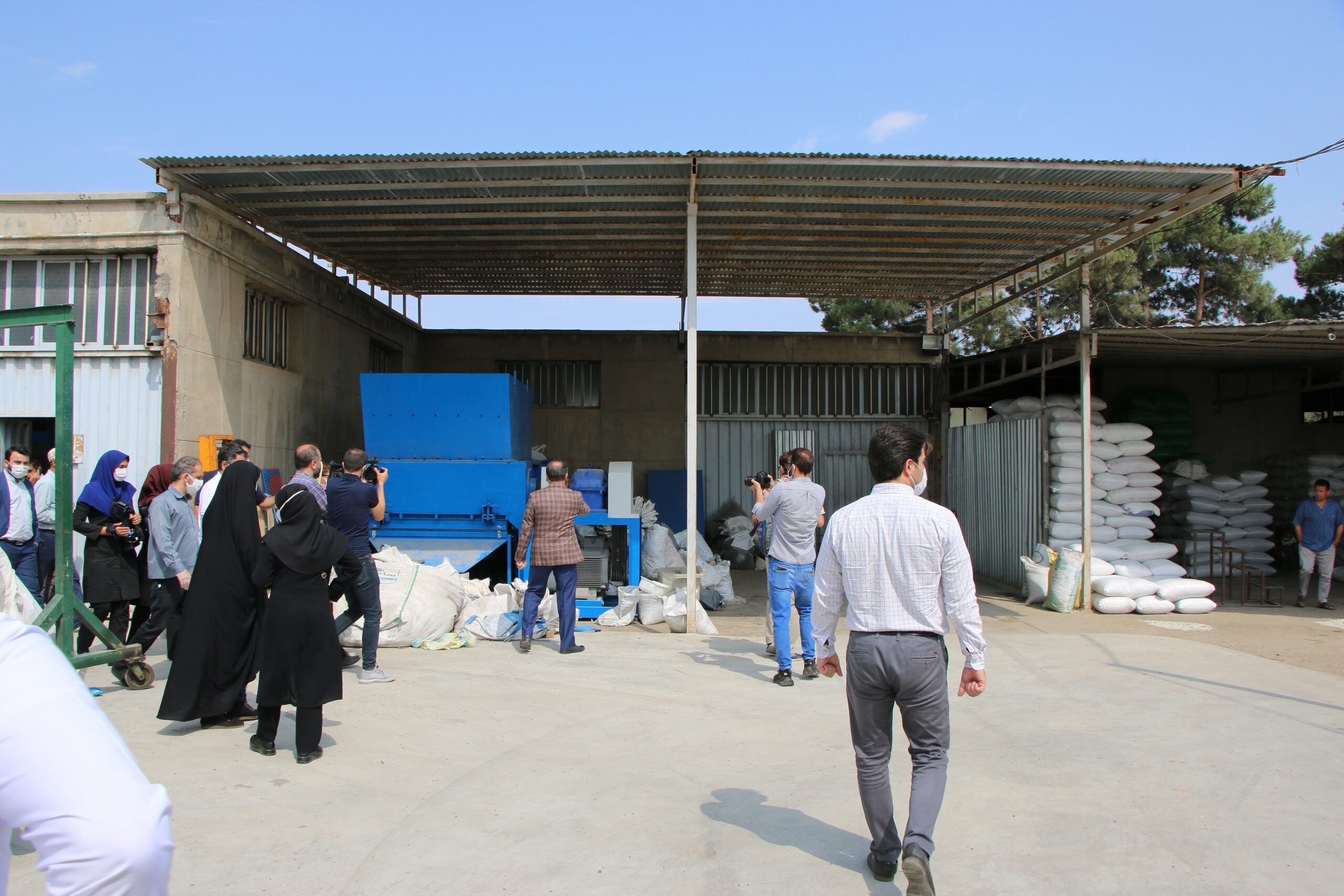 IMG 5991 scaled | گزارش تصویری| بازدید خبرنگاران از کارگاه‌های بازیافت پلاستیک در کهریزک