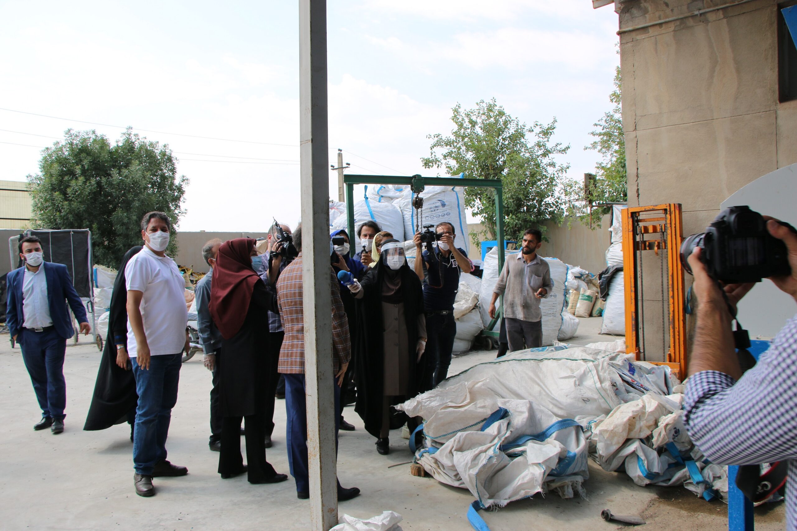 IMG 5993 scaled | گزارش تصویری| بازدید خبرنگاران از کارگاه‌های بازیافت پلاستیک در کهریزک