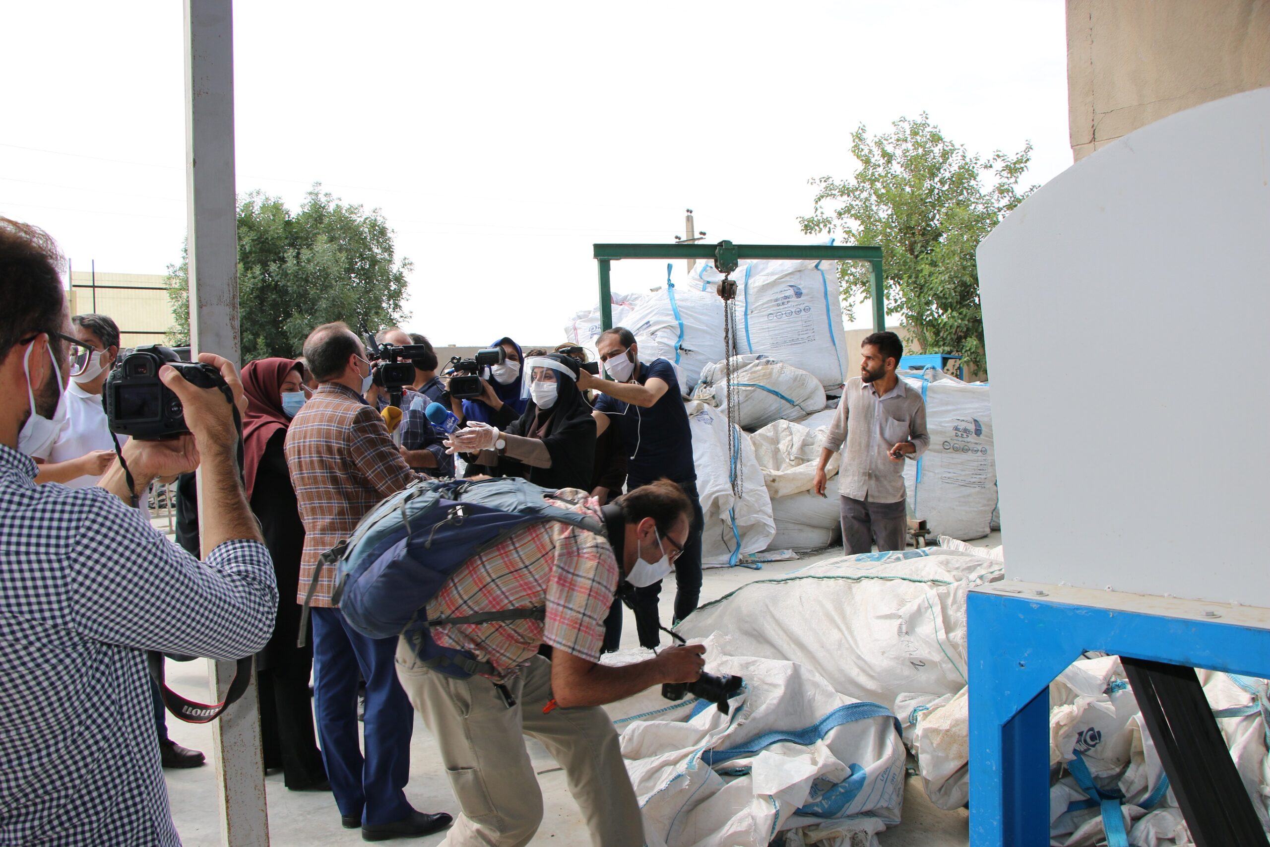 IMG 5994 scaled | گزارش تصویری| بازدید خبرنگاران از کارگاه‌های بازیافت پلاستیک در کهریزک