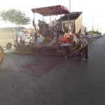 گزارش تصویری| اجرای آسفالت خیابان ۳۵ متری شهید همت روستای قمصر