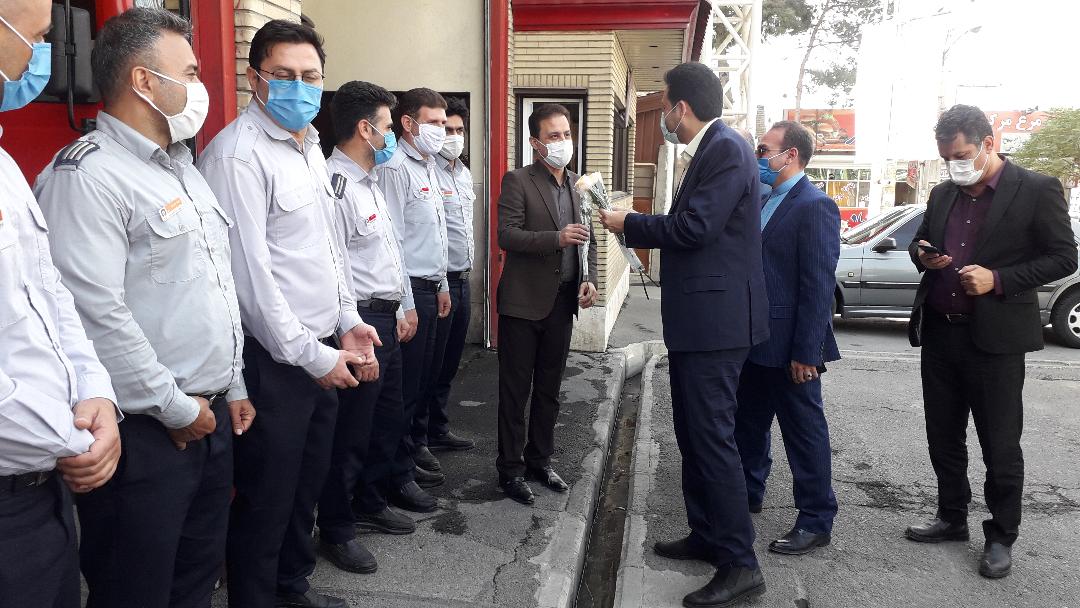 گزارش تصویری| تقدیر از آتش نشانان بخش کهریزک به مناسبت روز ایمنی و آتش نشانی