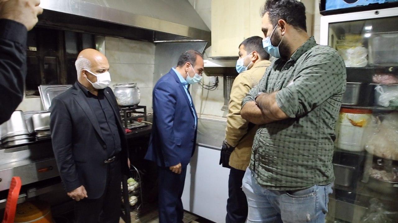 گزارش تصویری| گشت شبانه بخشداری کهریزک از اغذیه‌فروشی‌های باقرشهر