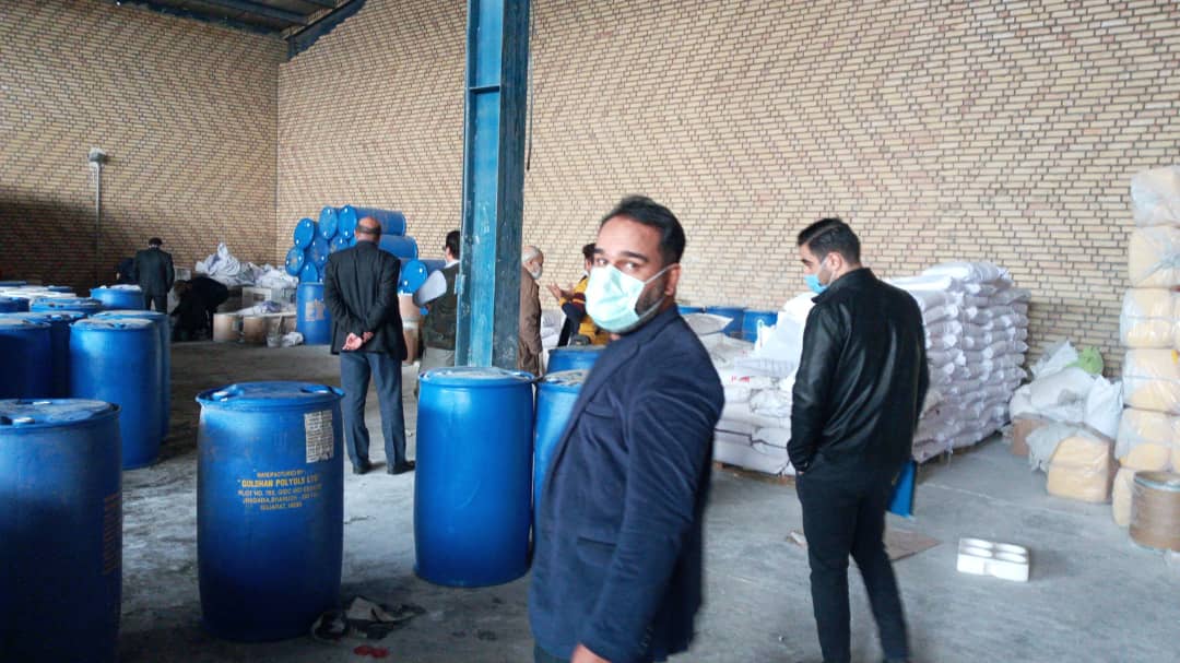 IMG 20201202 WA0127 | گزارش تصویری| بازدید بازرسان از کارگاه غیرمجاز تولید اقلام سلامت محور در شریف آباد