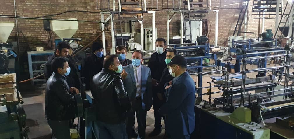 ضرب الاجل بخشدار کهریزک در جمع آوری دستگاه های آلاینده کارخانه آزادی پلاست/ دستور توقف فعالیت کارخانه صادر شد
