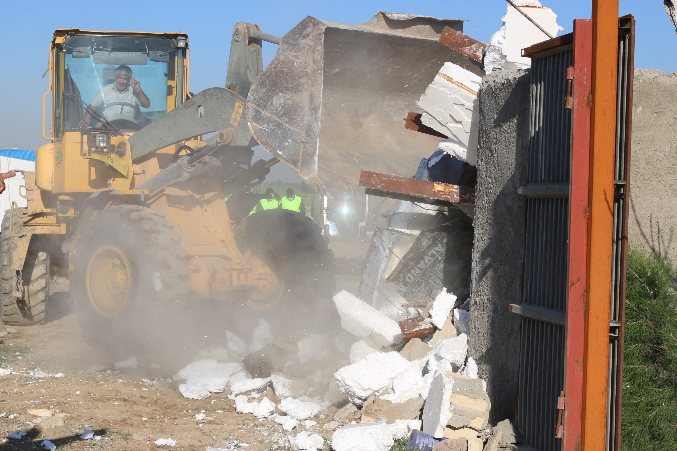 IMG 8350 scaled | گزارش تصویری 1| تخریب 51 مورد ساخت و ساز غیرمجاز در روستای درسن‌آباد