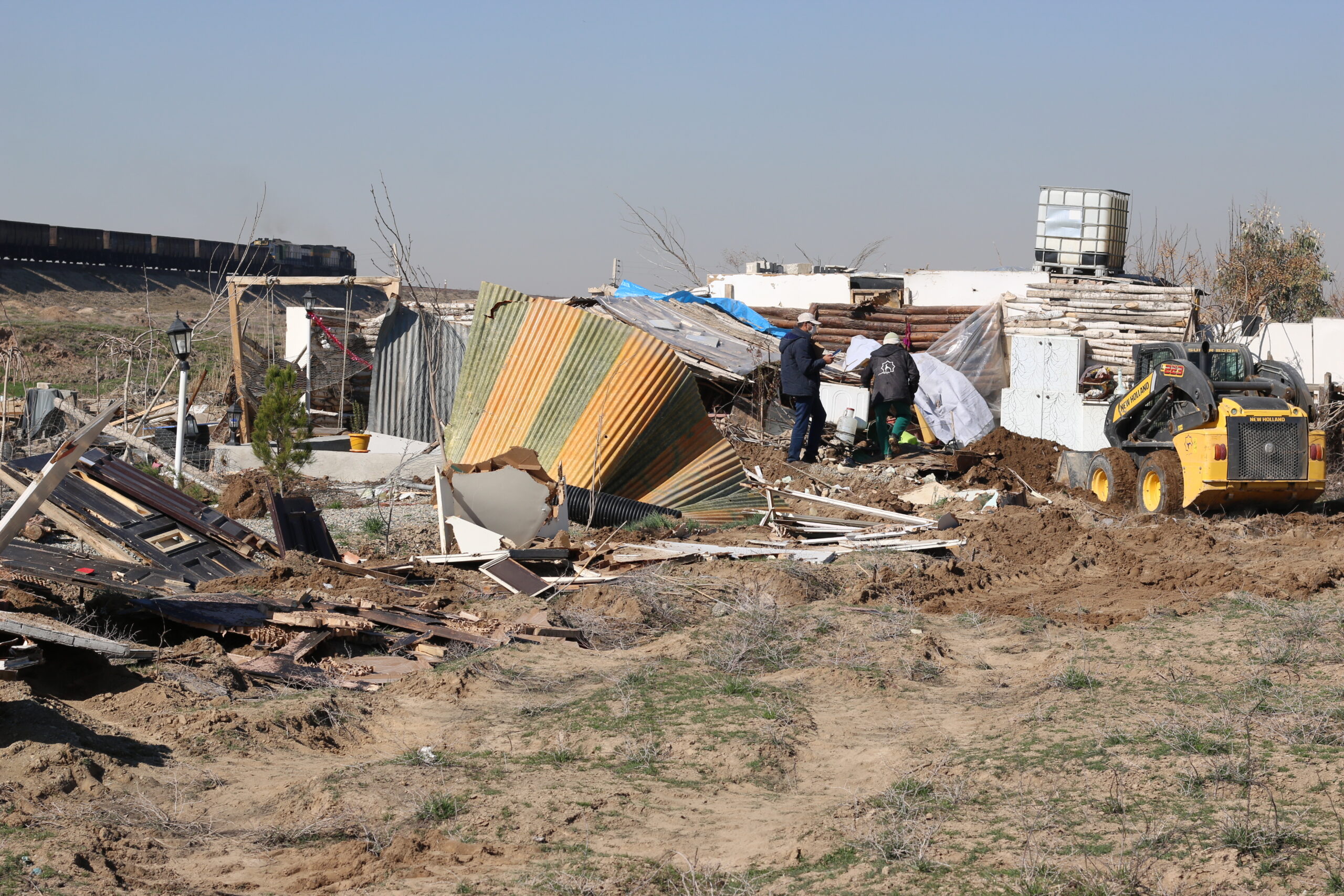 IMG 8546 scaled | گزارش تصویری 2| تخریب 51 مورد ساخت و ساز غیرمجاز در روستای درسن‌آباد