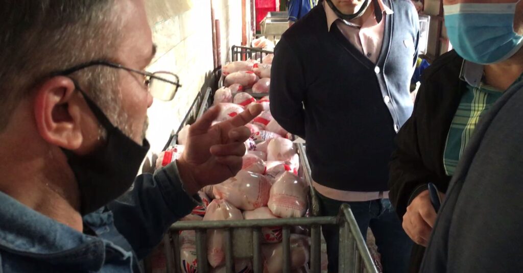 6 2 | ۲۴۰۰ کیلو مرغ قطعه بندی شده در باقرشهر کشف و ضبط شد