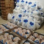 توزیع ۱۲۰ پک کمک معیشتی برای خانواده های نیازمند روستای قمصر