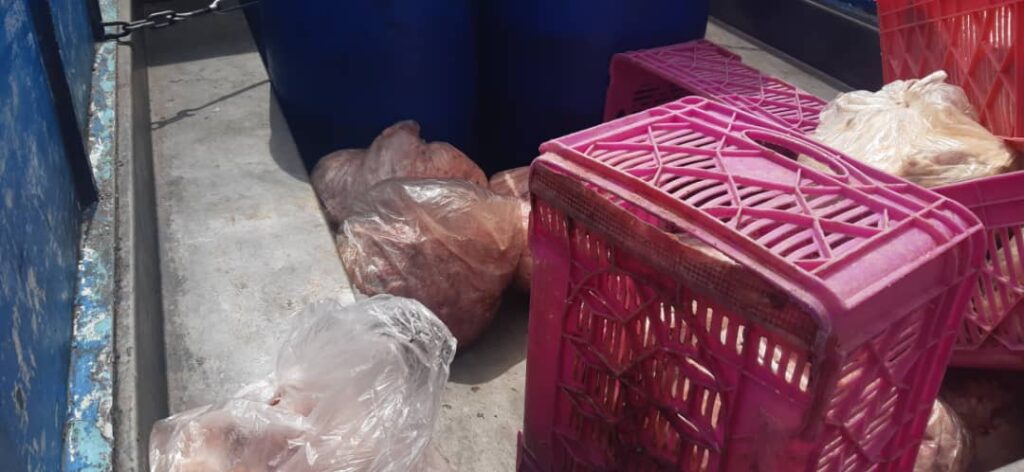 3 4 | بیش از 280 کیلوگرم مرغ فاسد و قطعه بندی شده در باقرشهر کشف شد