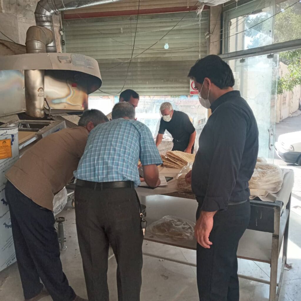 4 | گزارش تصویری| بازدید بازرسان بخشداری کهریزک از نانوایی های سطح بخش