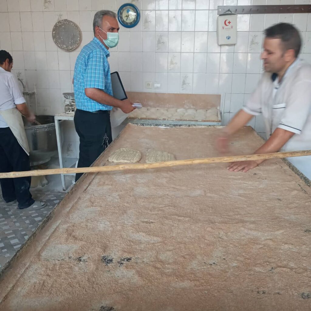 7 | گزارش تصویری| بازدید بازرسان بخشداری کهریزک از نانوایی های سطح بخش