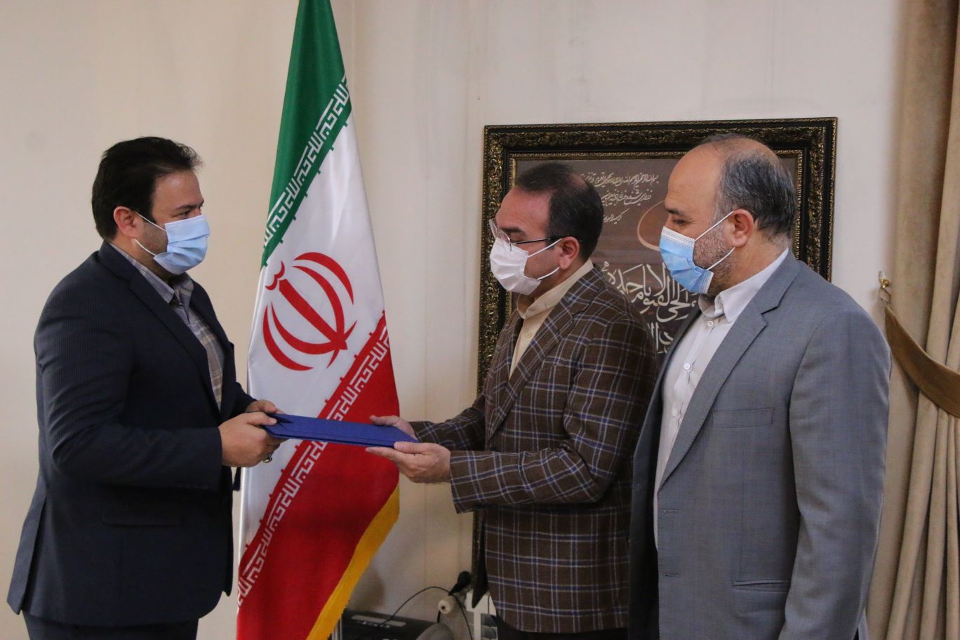 اهدای حکم دهیار روستای تورقوزآباد توسط بخشدار کهریزک