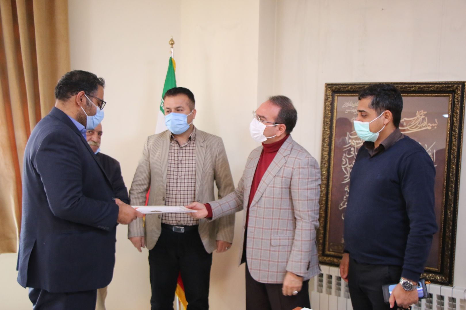 اهدای حکم دهیار روستای سلمانآباد توسط بخشدار کهریزک