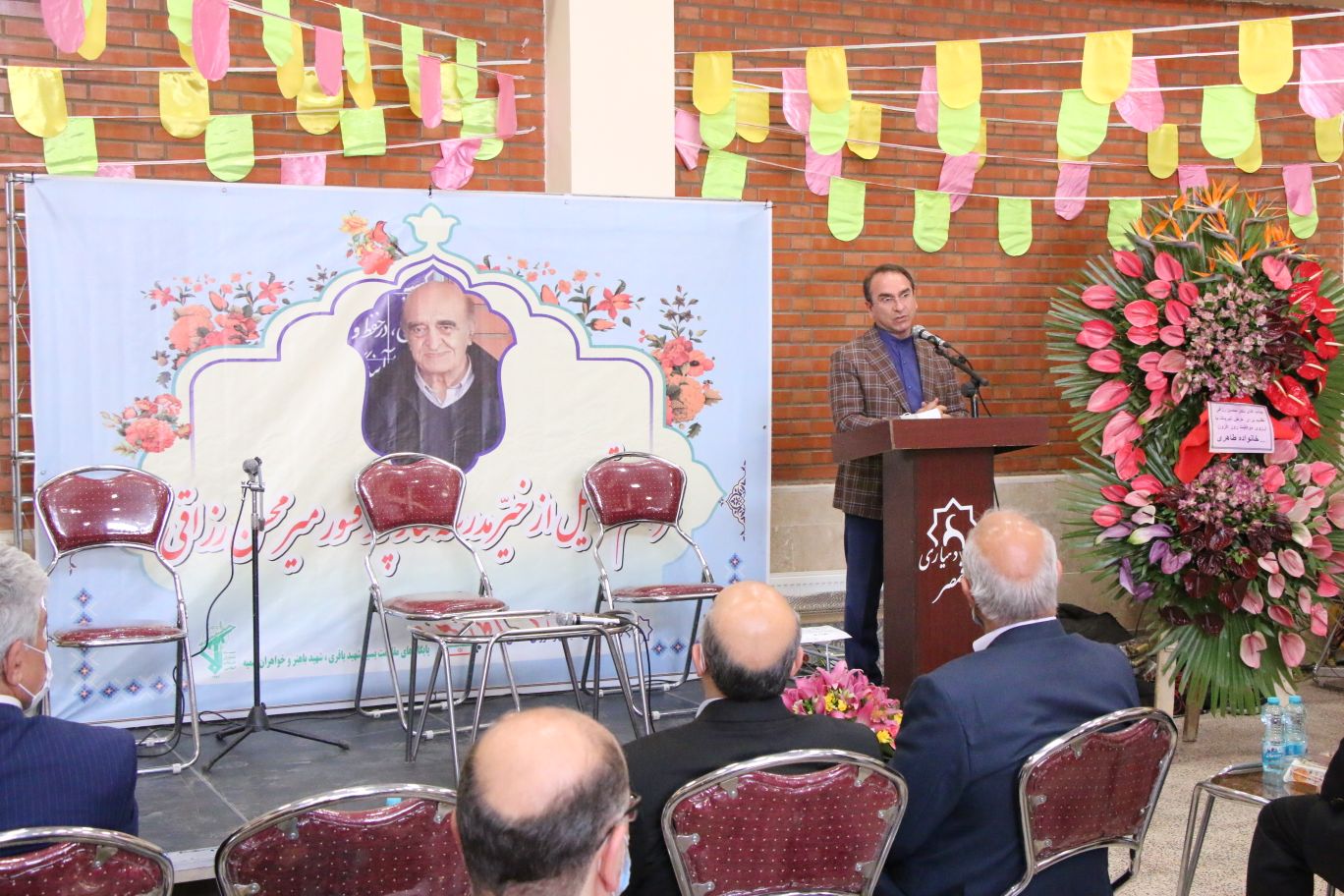 برگزاری مراسم تقدیر از پروفسور رزاقی خیر مدرسهساز در روستای قمصر