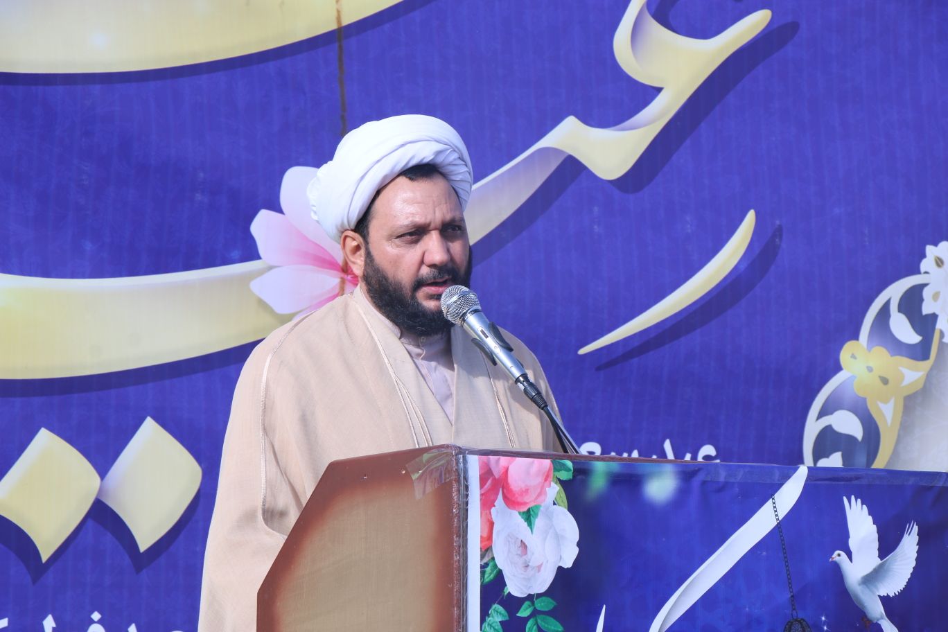 همه‌ی جوانان خصوصا دانشجویان باید با مسائل کشور مماس شوند