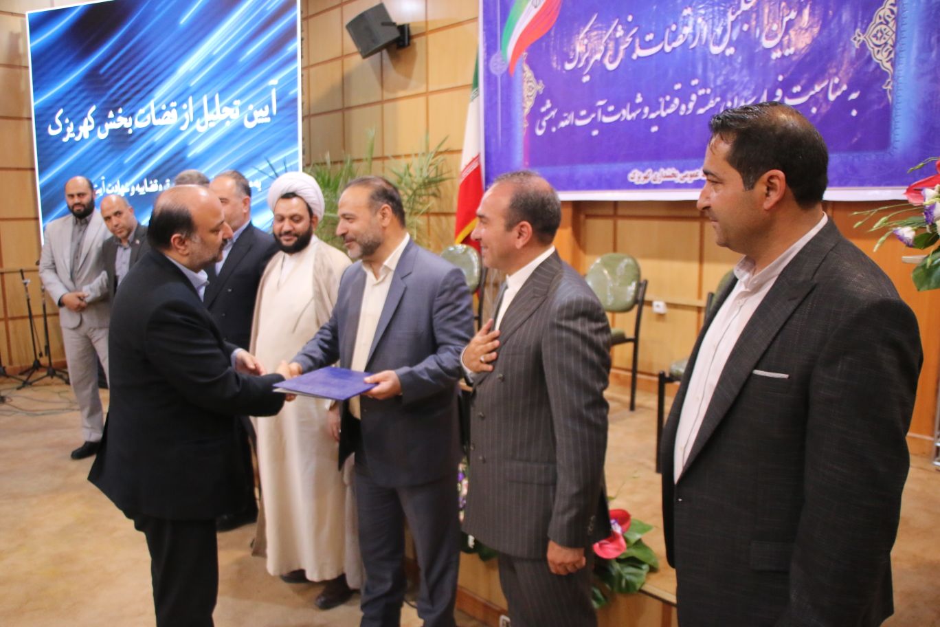 برگزاری آئین تجلیل از قضات بخش کهریزک به مناسبت فرارسیدن هفته قوه قضائیه