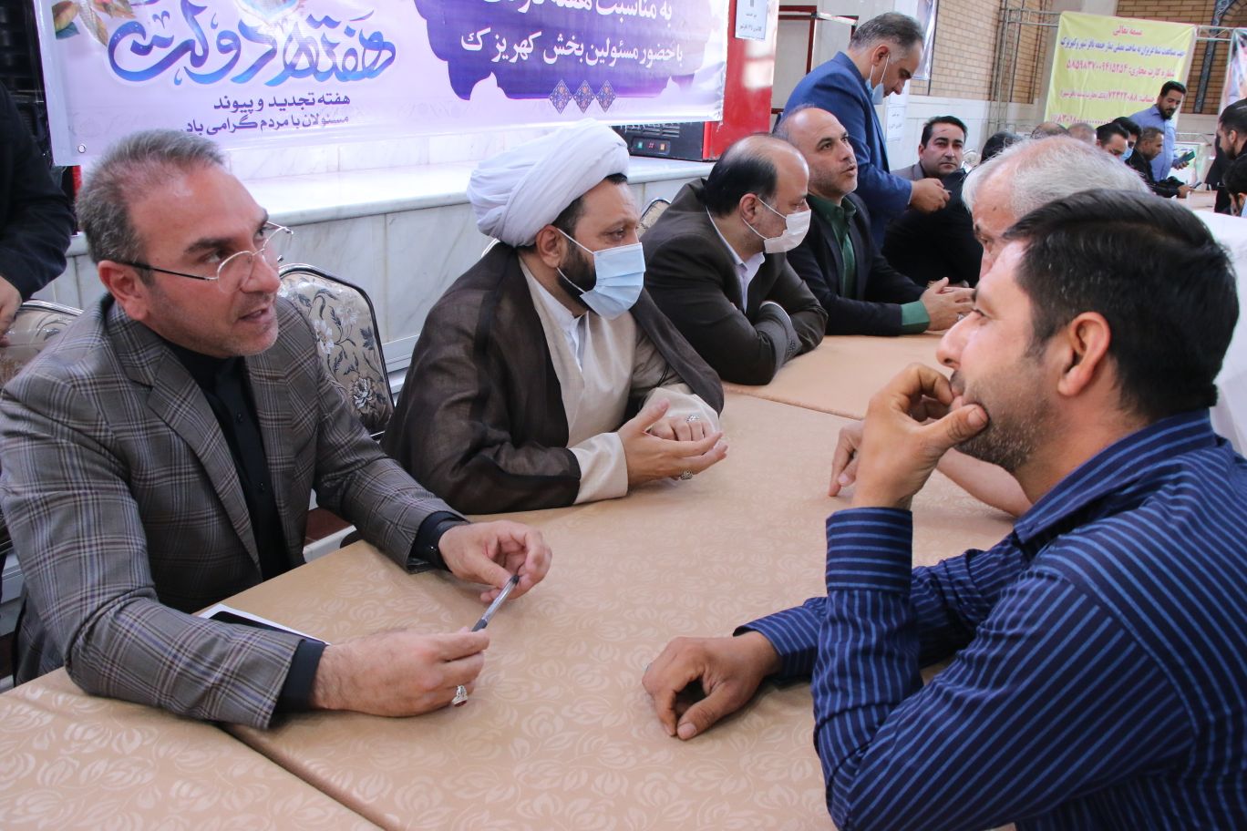 برگزاری میز خدمت جهادی به مناسبت هفته دولت