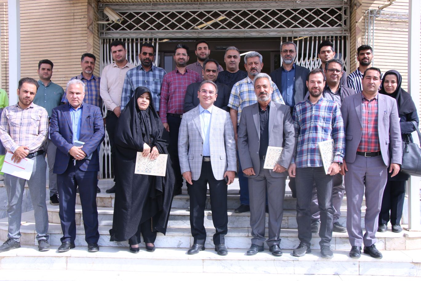 تقدیر از کارآفرینان و چهرههای شاخص در روستاهای بخش کهریزک