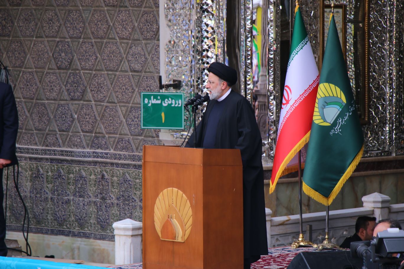 ملت ایران هویت دینی خود را به برکت انقلاب اسلامی بازیافتند